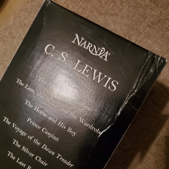 The Chronicles of Narnia Boxed Softcover Seven Book Set - Picture 5 of 16